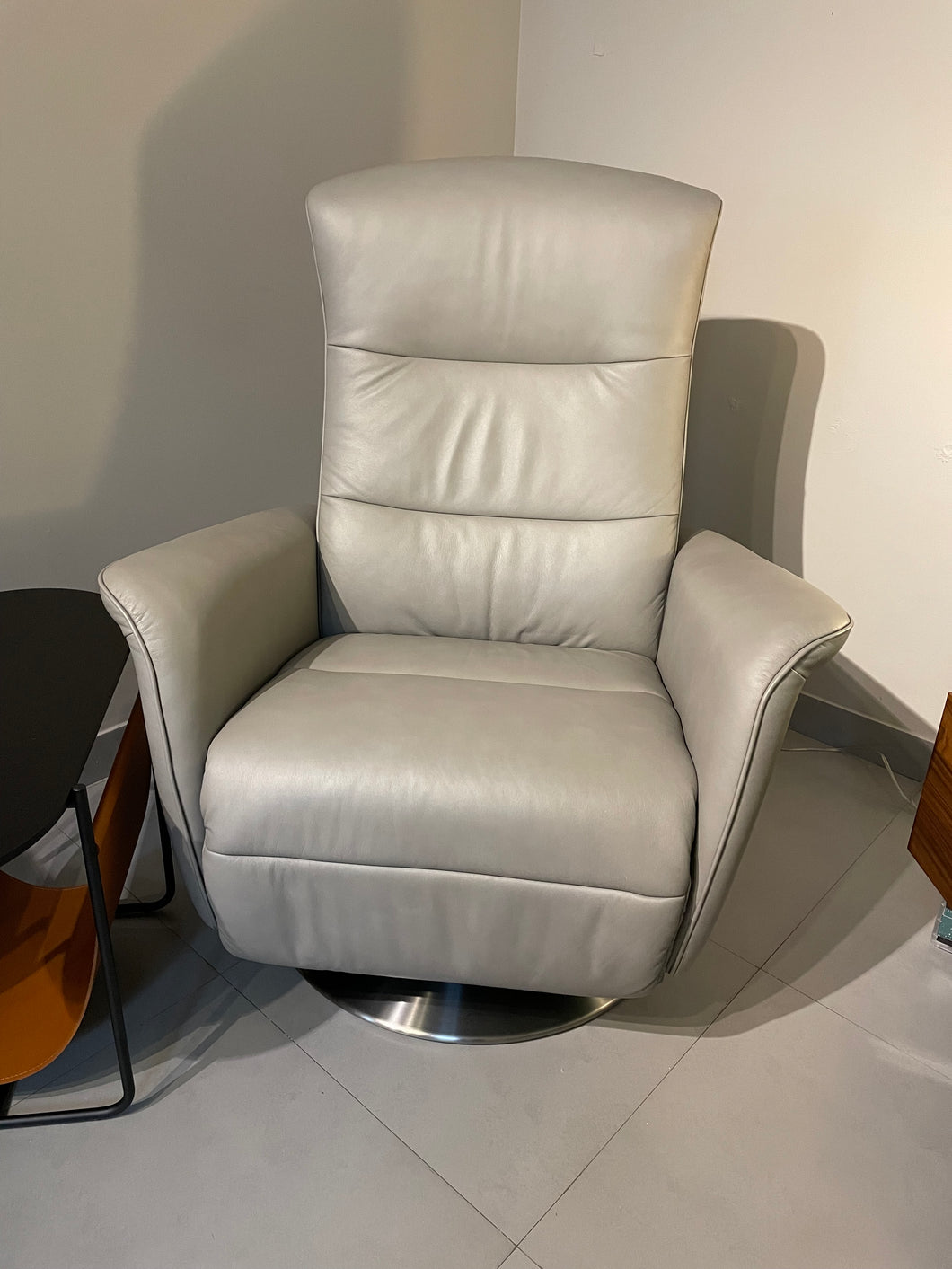 Stressless Recliner Mike Automatic with moon base in Chrome Medium Paloma Silver Grey Leather- CLEARANCE ITEM